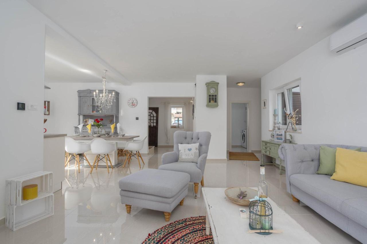 Villa Antonada Vrh  Exteriör bild
